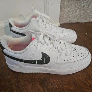 Women's Nike Court Vision Low sneakers - Size 8 LIKE NEW!